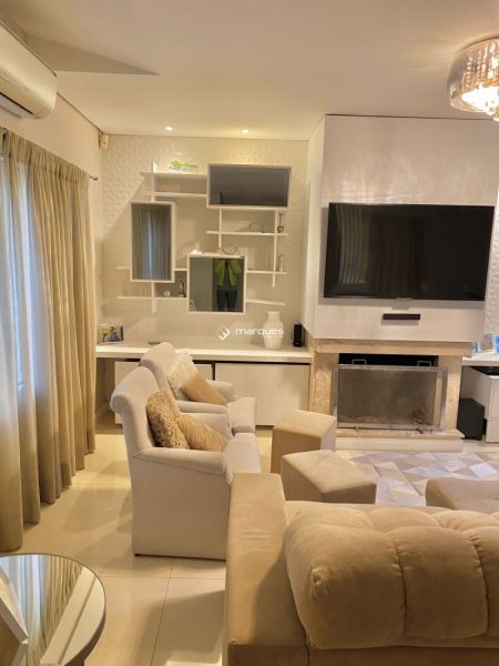 Casa com 4 quartos, 5 banheiros e 300m² à venda no bairro Três Vendas, Pelotas