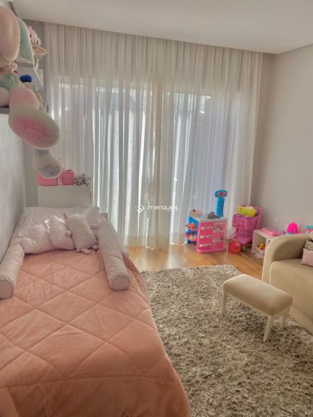 Casa com 4 quartos, 5 banheiros e 300m² à venda no bairro Três Vendas, Pelotas