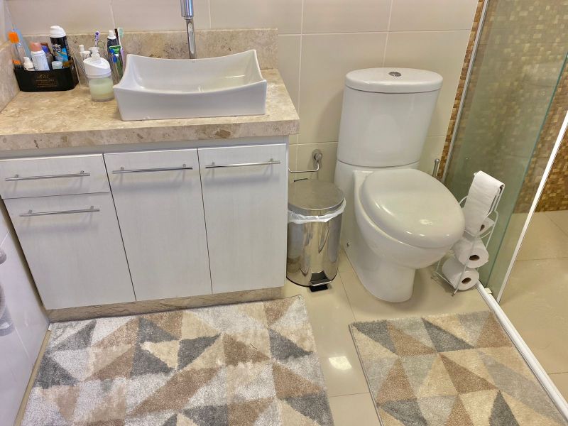 Casa com 4 quartos, 5 banheiros e 300m² à venda no bairro Três Vendas, Pelotas
