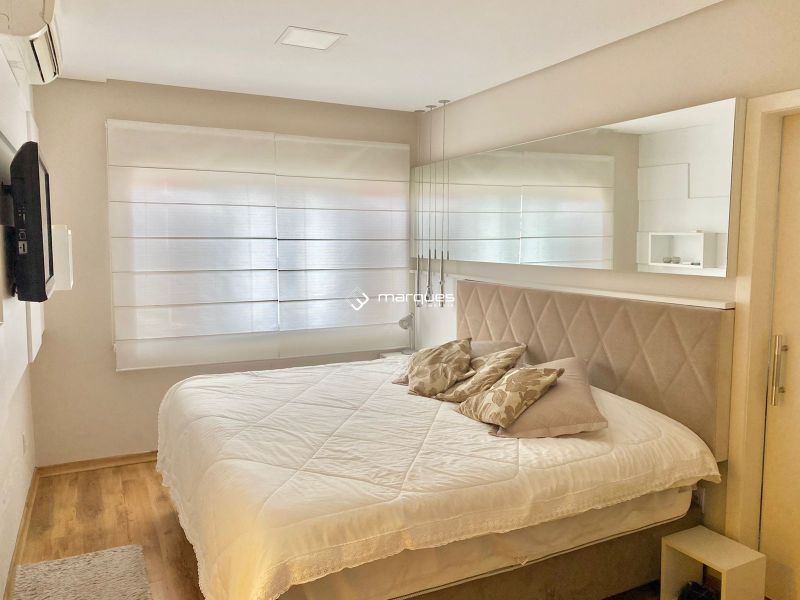 Casa com 4 quartos, 5 banheiros e 300m² à venda no bairro Três Vendas, Pelotas