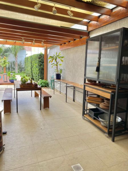 Casa com 4 quartos, 5 banheiros e 300m² à venda no bairro Três Vendas, Pelotas
