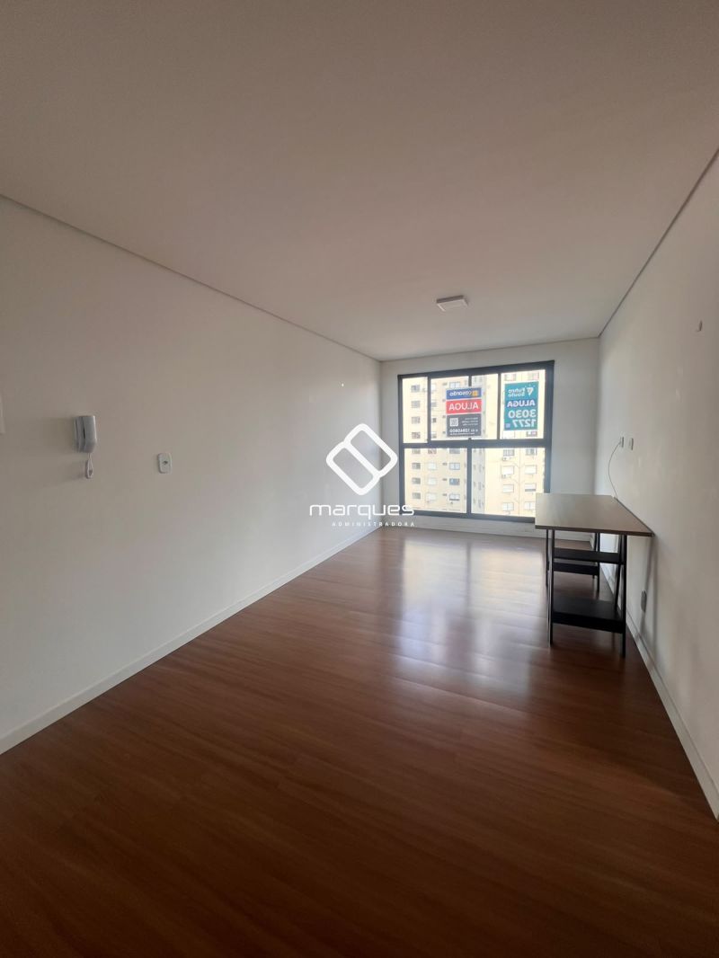 Apartamento com 1 quarto, 1 banheiro e 54m² para alugar no bairro Centro, Pelotas