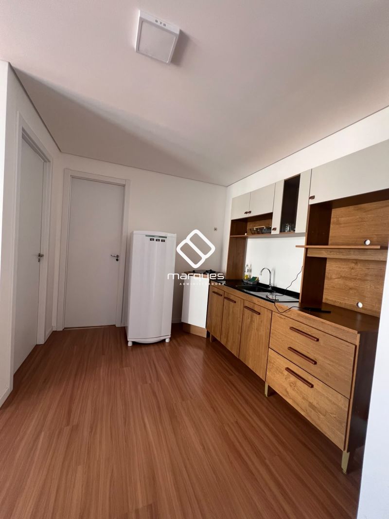 Apartamento com 1 quarto, 1 banheiro e 54m² para alugar no bairro Centro, Pelotas