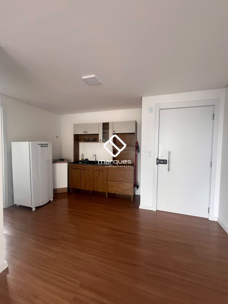 Apartamento com 1 quarto, 1 banheiro e 54m² para alugar no bairro Centro, Pelotas