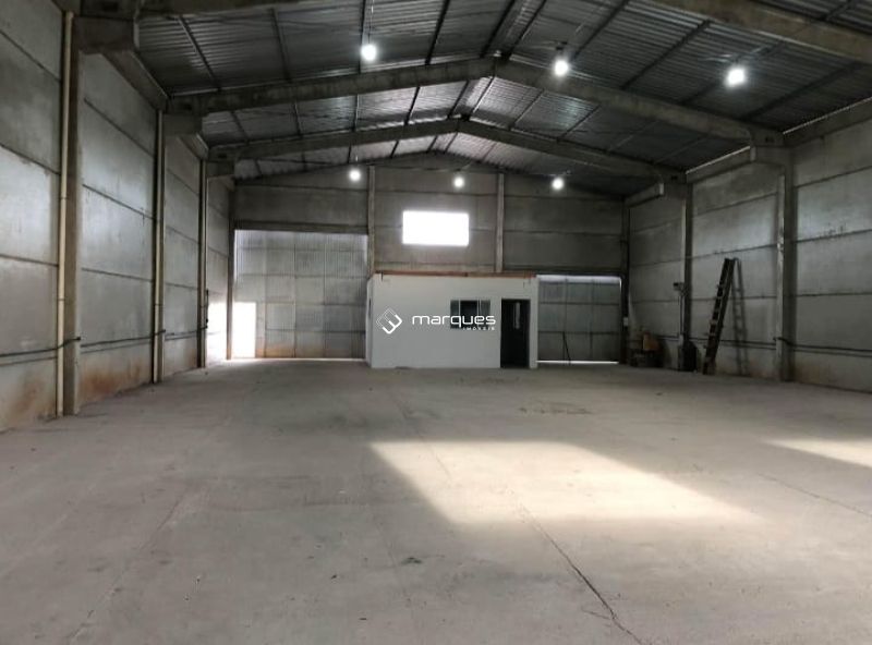 Pavilhão com 450m² à venda no bairro Três Vendas, Pelotas