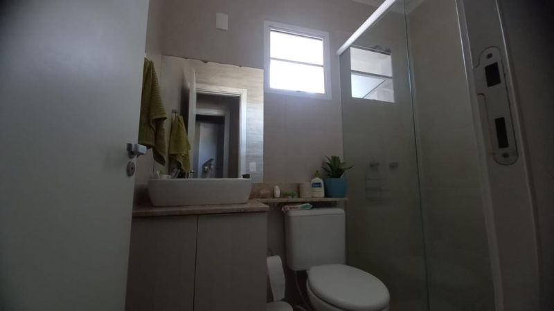 Casa com 2 quartos, 2 banheiros e 66m² à venda no bairro Areal, Pelotas