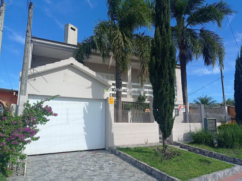 Casa com 3 quartos, 4 banheiros e 200m² à venda no bairro Areal, Pelotas