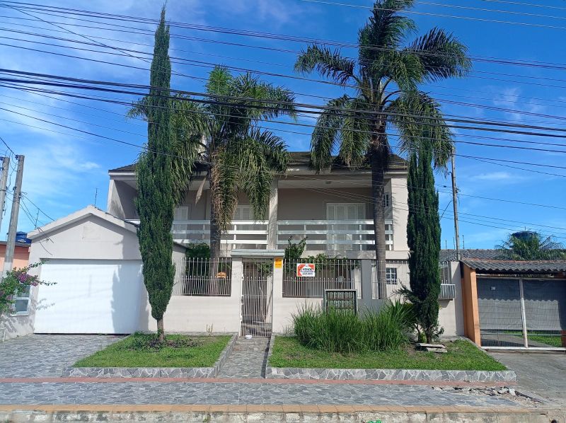 Casa com 3 quartos, 4 banheiros e 200m² à venda no bairro Areal, Pelotas