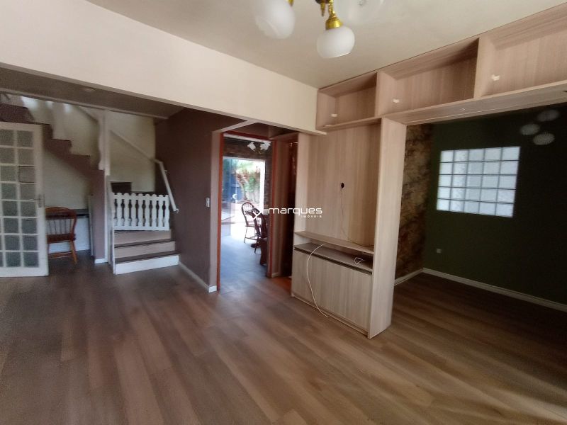 Casa com 3 quartos, 4 banheiros e 200m² à venda no bairro Areal, Pelotas