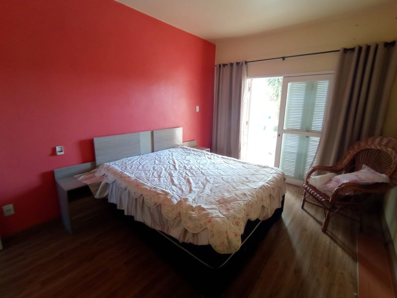 Casa com 3 quartos, 4 banheiros e 200m² à venda no bairro Areal, Pelotas