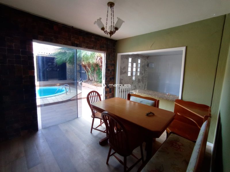 Casa com 3 quartos, 4 banheiros e 200m² à venda no bairro Areal, Pelotas