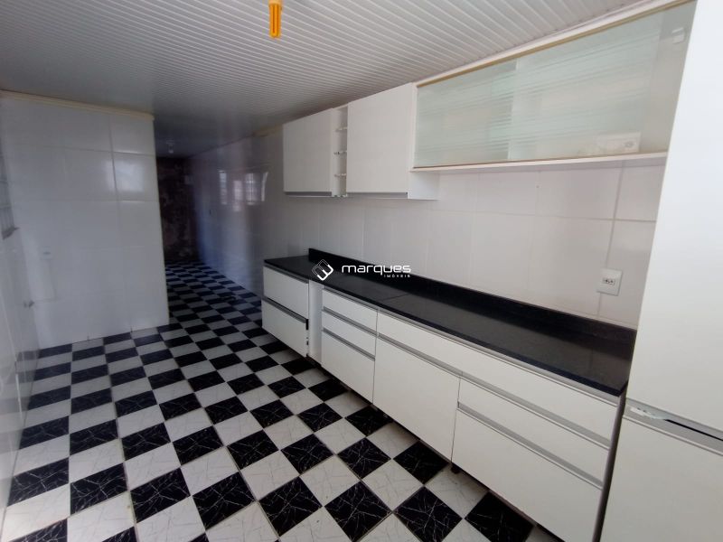 Casa com 3 quartos, 4 banheiros e 200m² à venda no bairro Areal, Pelotas
