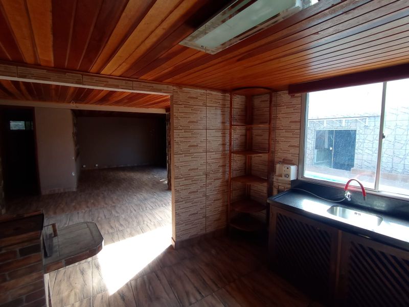 Casa com 3 quartos, 4 banheiros e 200m² à venda no bairro Areal, Pelotas