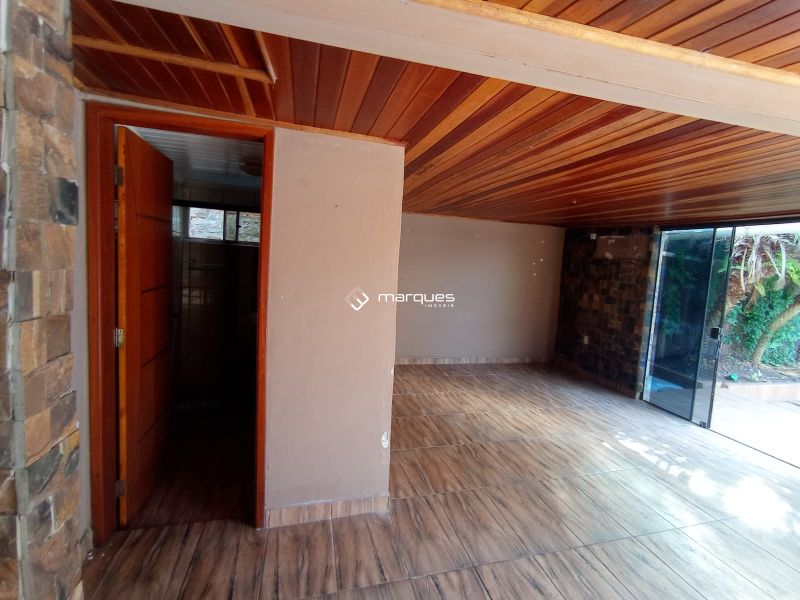 Casa com 3 quartos, 4 banheiros e 200m² à venda no bairro Areal, Pelotas