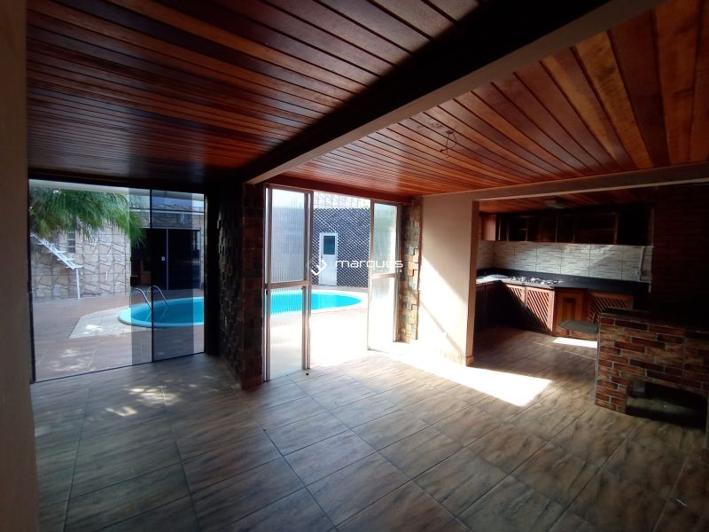 Casa com 3 quartos, 4 banheiros e 200m² à venda no bairro Areal, Pelotas