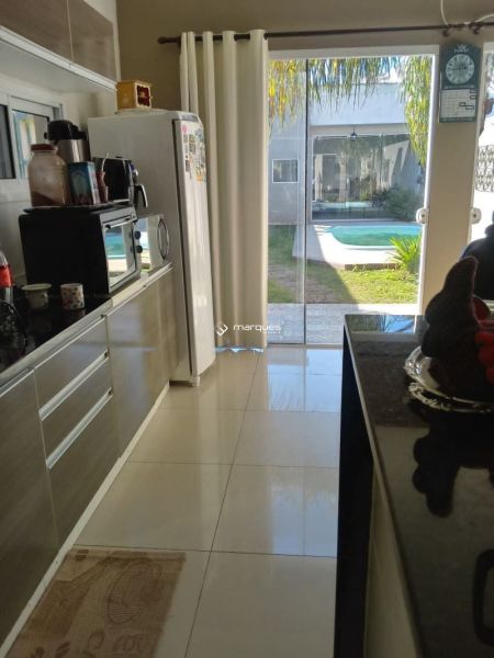 Casa com 3 quartos, 3 banheiros e 160m² à venda no bairro Laranjal, Pelotas