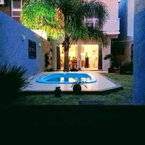 Casa com 3 quartos, 3 banheiros e 160m² à venda no bairro Laranjal, Pelotas
