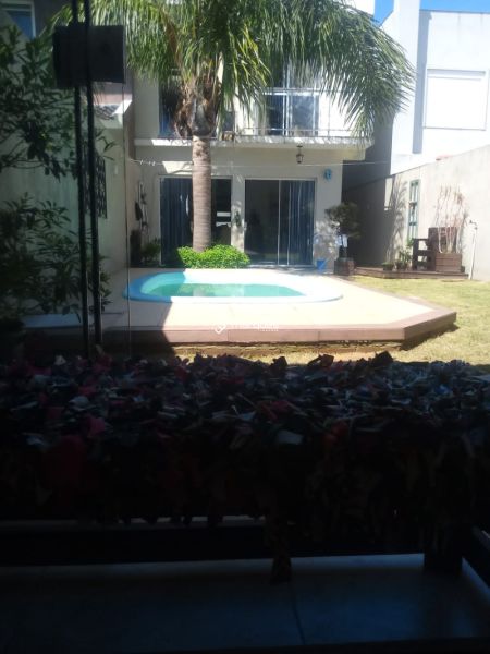 Casa com 3 quartos, 3 banheiros e 160m² à venda no bairro Laranjal, Pelotas