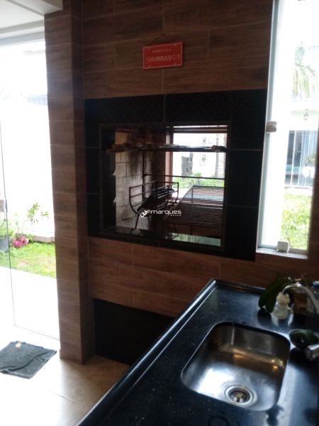 Casa com 3 quartos, 3 banheiros e 160m² à venda no bairro Laranjal, Pelotas