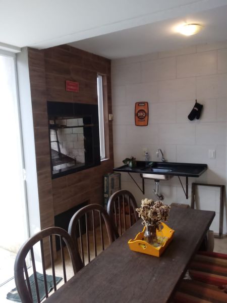 Casa com 3 quartos, 3 banheiros e 160m² à venda no bairro Laranjal, Pelotas