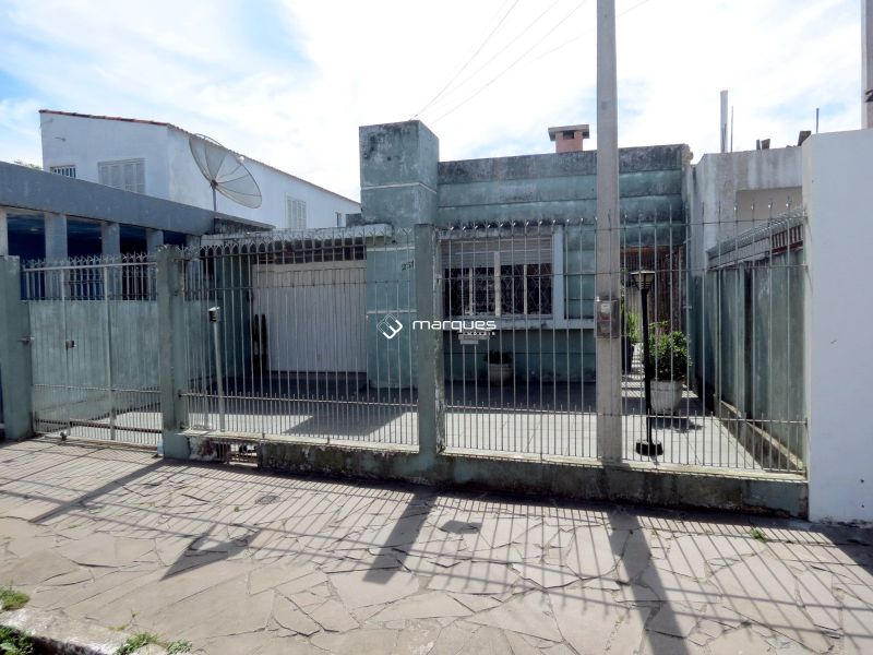Casa com 2 quartos, 2 banheiros e 145m² à venda no bairro Centro, Pelotas