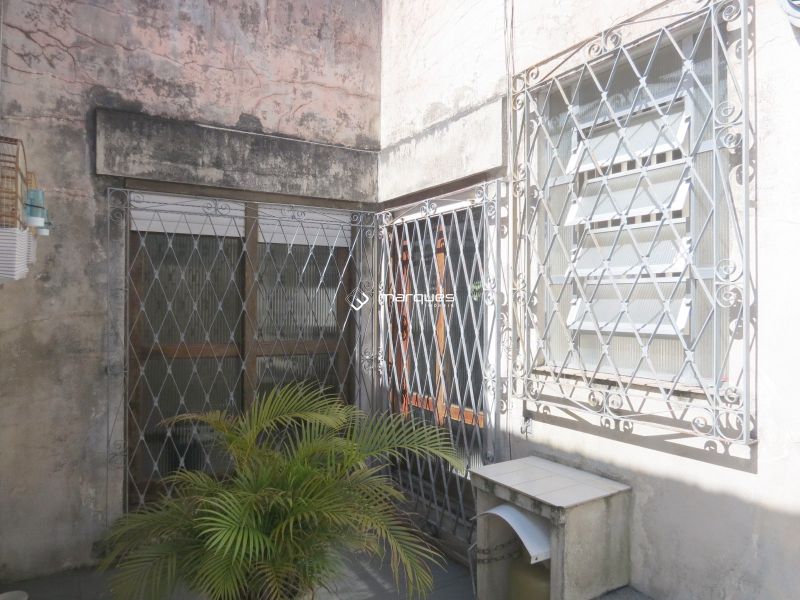 Casa com 2 quartos, 2 banheiros e 145m² à venda no bairro Centro, Pelotas