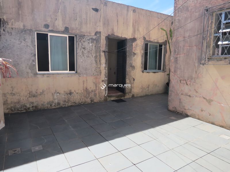 Casa com 2 quartos, 2 banheiros e 145m² à venda no bairro Centro, Pelotas