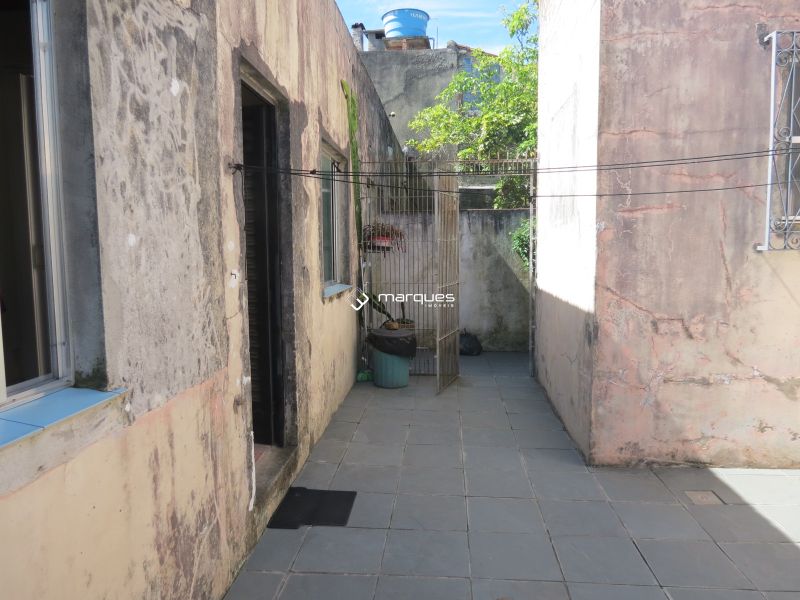 Casa com 2 quartos, 2 banheiros e 145m² à venda no bairro Centro, Pelotas