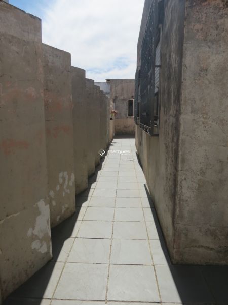 Casa com 2 quartos, 2 banheiros e 145m² à venda no bairro Centro, Pelotas