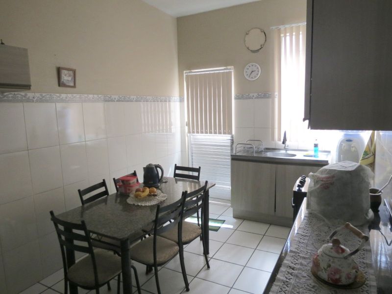 Casa com 2 quartos, 2 banheiros e 145m² à venda no bairro Centro, Pelotas