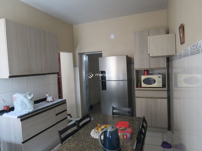 Casa com 2 quartos, 2 banheiros e 145m² à venda no bairro Centro, Pelotas
