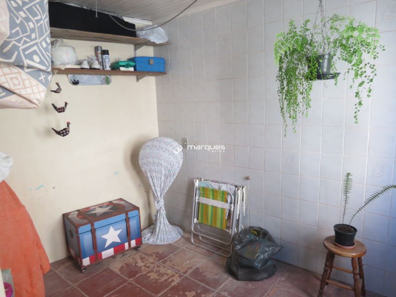 Casa com 2 quartos, 2 banheiros e 145m² à venda no bairro Centro, Pelotas