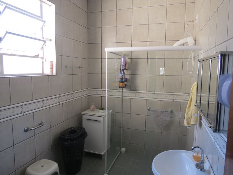 Casa com 2 quartos, 2 banheiros e 145m² à venda no bairro Centro, Pelotas
