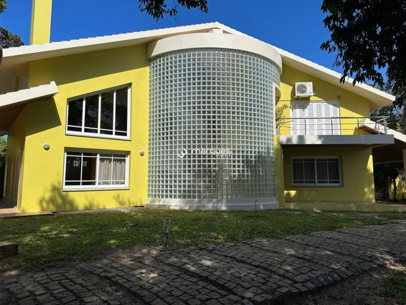 Casa com 4 quartos, 4 banheiros e 429m² à venda no bairro Laranjal, Pelotas