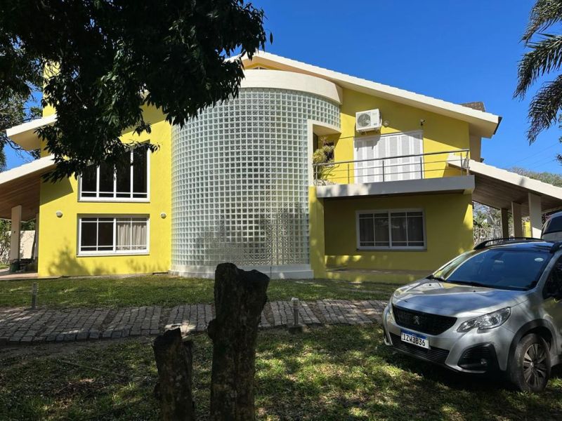 Casa com 4 quartos, 4 banheiros e 429m² à venda no bairro Laranjal, Pelotas