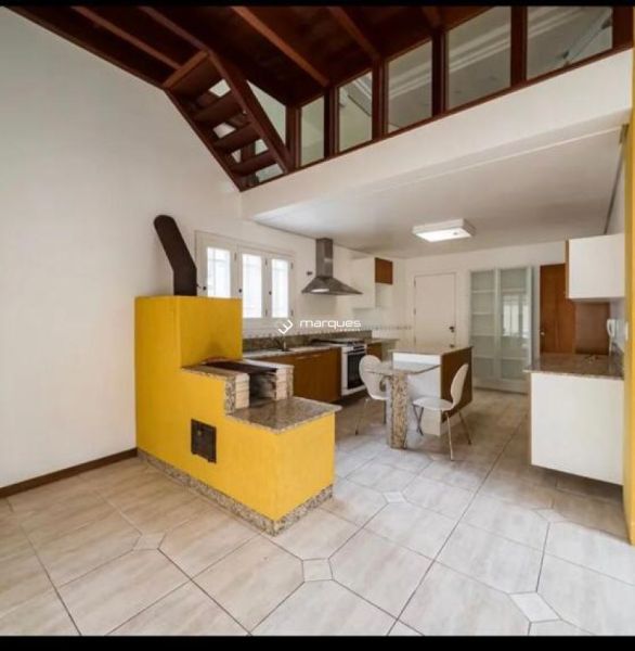 Casa com 4 quartos, 4 banheiros e 429m² à venda no bairro Laranjal, Pelotas