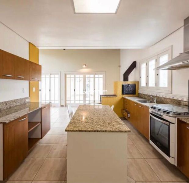 Casa com 4 quartos, 4 banheiros e 429m² à venda no bairro Laranjal, Pelotas