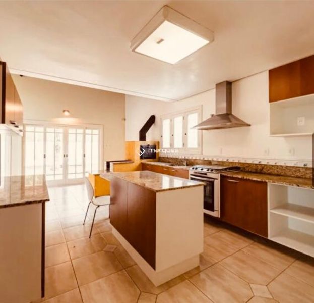 Casa com 4 quartos, 4 banheiros e 429m² à venda no bairro Laranjal, Pelotas