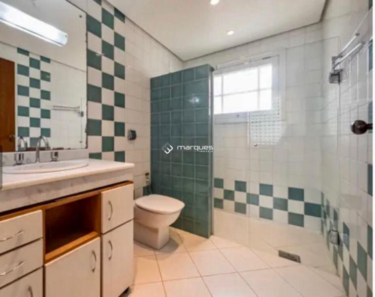Casa com 4 quartos, 4 banheiros e 429m² à venda no bairro Laranjal, Pelotas