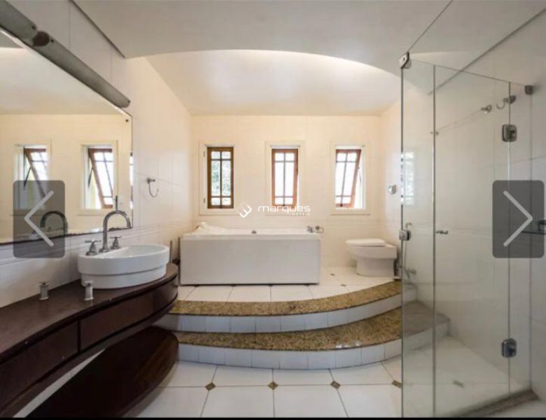 Casa com 4 quartos, 4 banheiros e 429m² à venda no bairro Laranjal, Pelotas