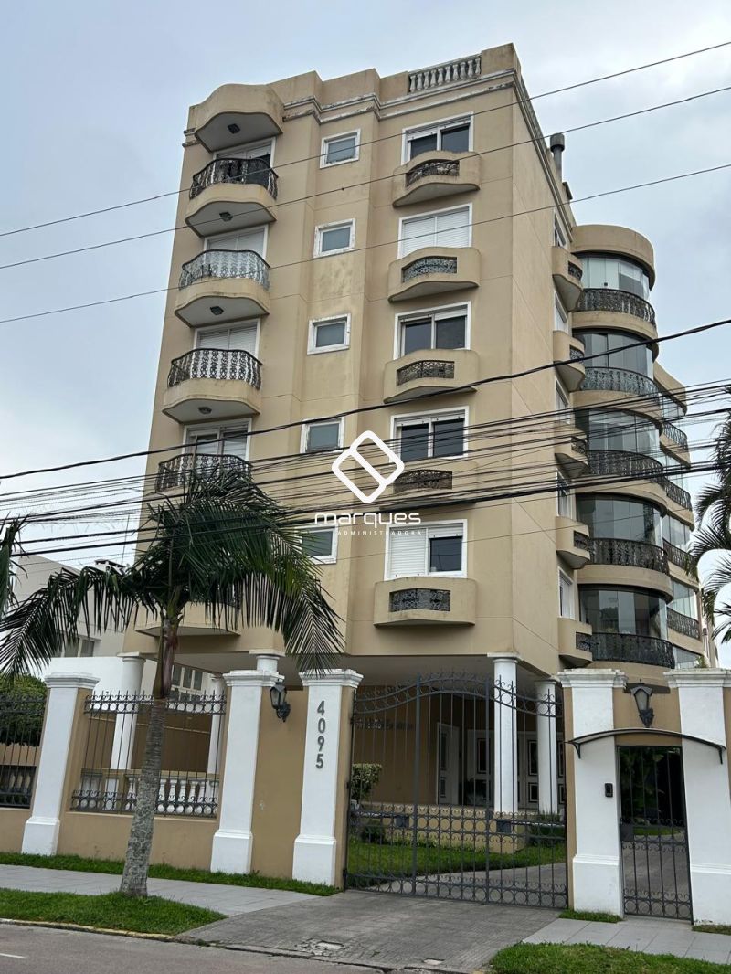 Apartamento com 3 quartos e 3 banheiros para alugar no bairro Centro, Pelotas