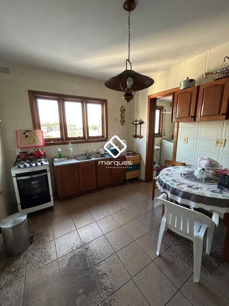 Apartamento com 3 quartos e 3 banheiros para alugar no bairro Centro, Pelotas