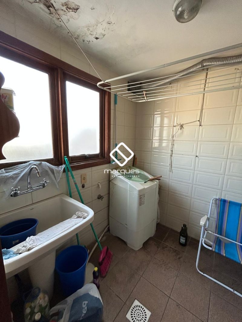 Apartamento com 3 quartos e 3 banheiros para alugar no bairro Centro, Pelotas