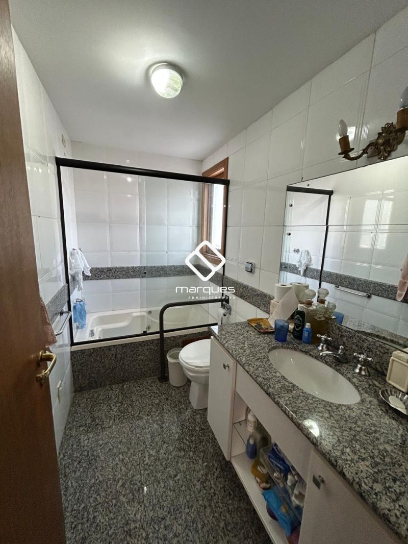 Apartamento com 3 quartos e 3 banheiros para alugar no bairro Centro, Pelotas