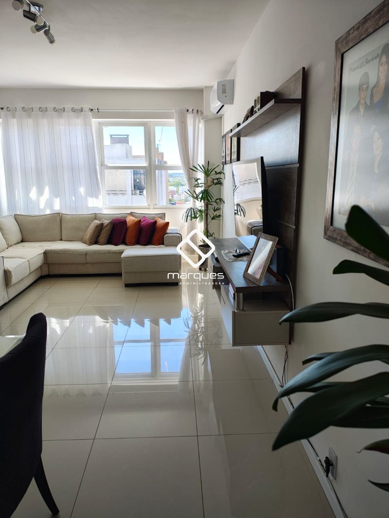 APARTAMENTO CENTRAL, AMPLO E COM BELA VISTA