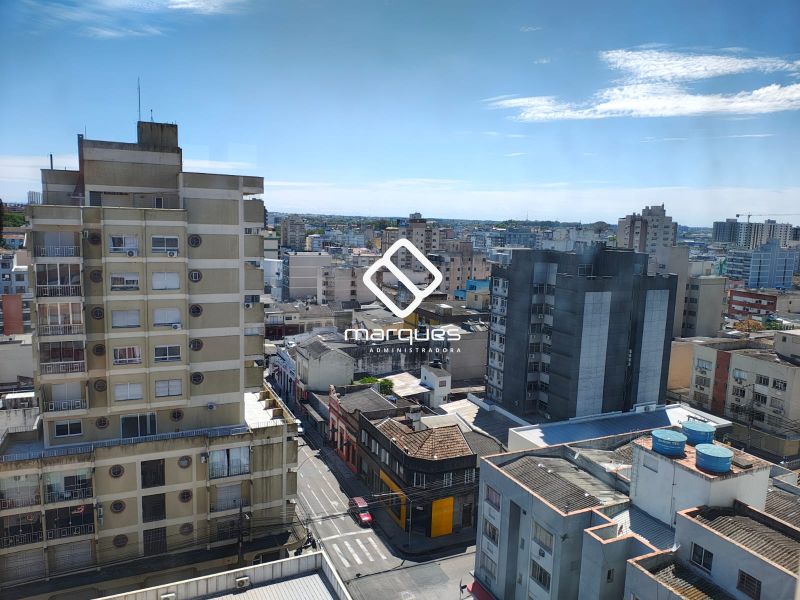 APARTAMENTO CENTRAL, AMPLO E COM BELA VISTA
