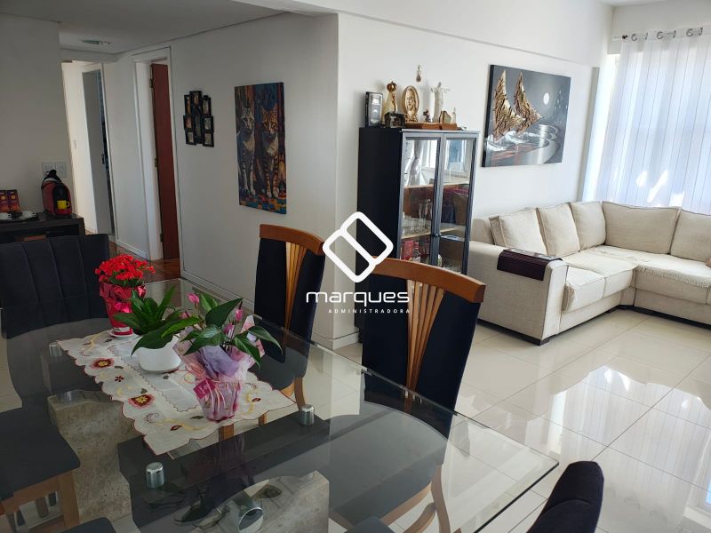 APARTAMENTO CENTRAL, AMPLO E COM BELA VISTA