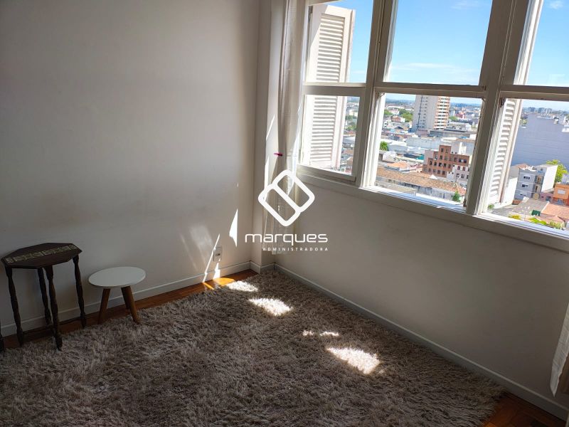 APARTAMENTO CENTRAL, AMPLO E COM BELA VISTA