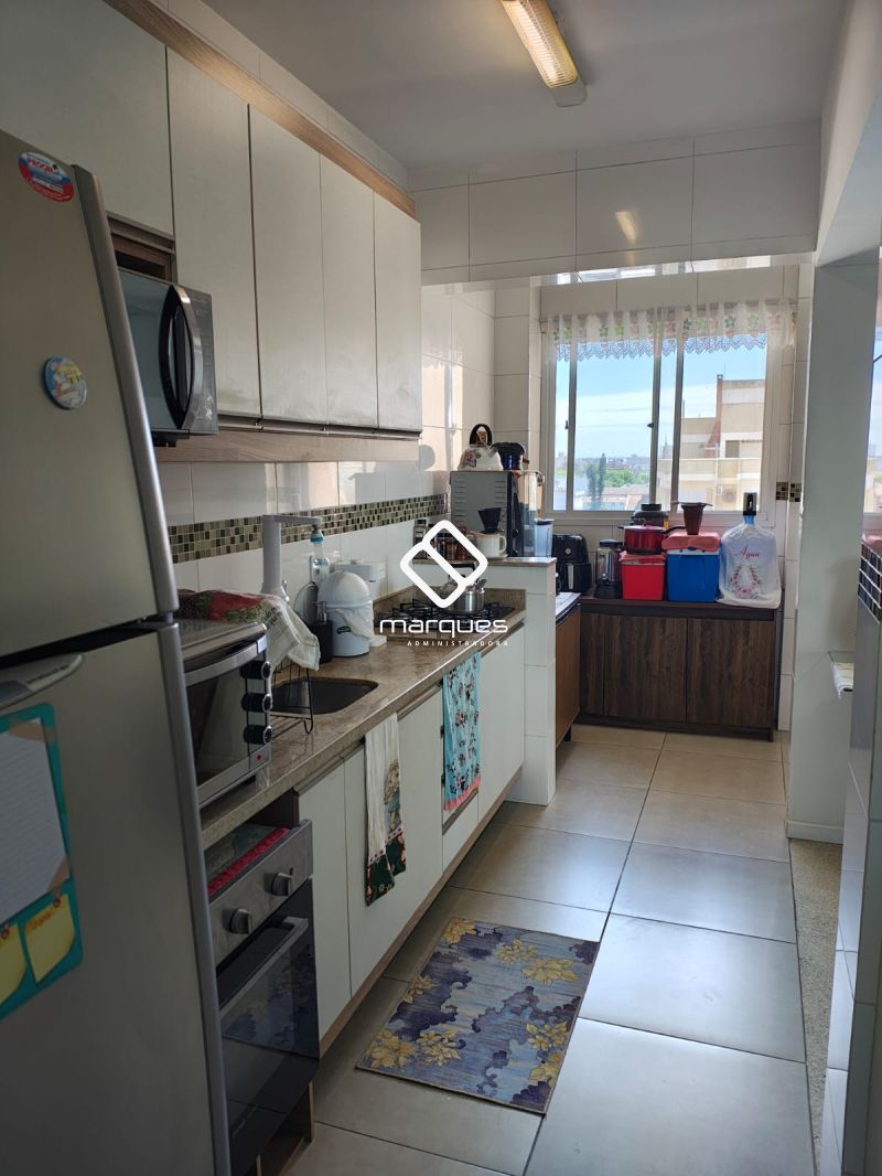 APARTAMENTO CENTRAL, AMPLO E COM BELA VISTA