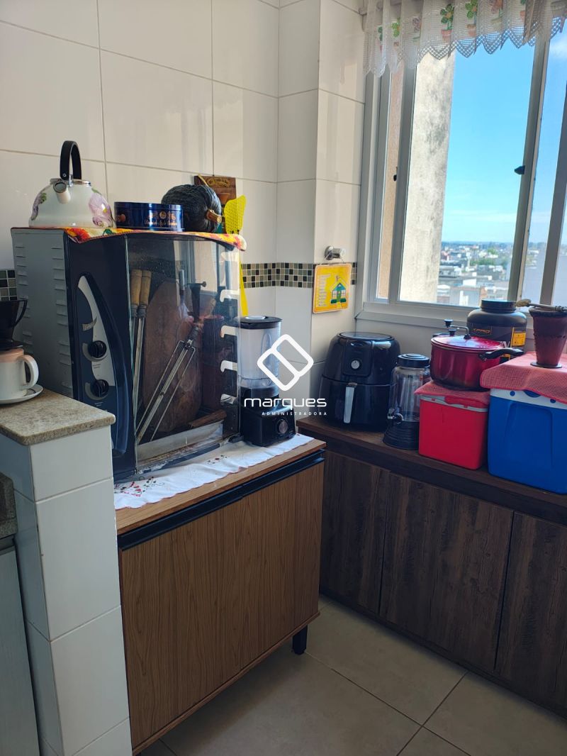 APARTAMENTO CENTRAL, AMPLO E COM BELA VISTA